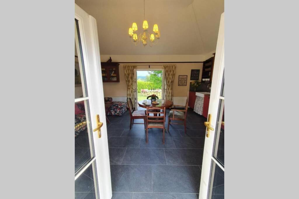 Yellow Heights Accommodation Tinahely Bagian luar foto