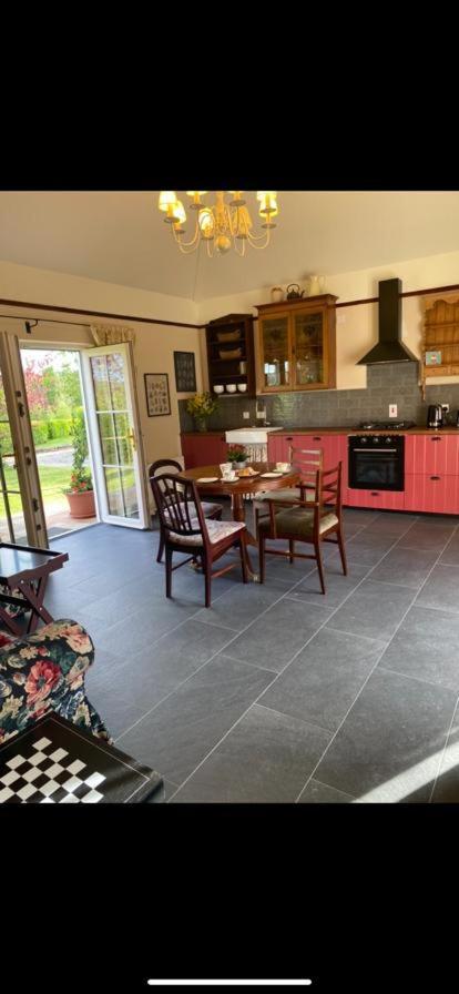 Yellow Heights Accommodation Tinahely Bagian luar foto